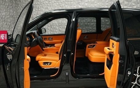 Rolls-Royce Cullinan, 2024 год, 47 000 000 рублей, 5 фотография