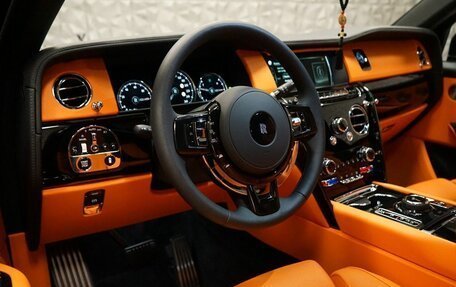 Rolls-Royce Cullinan, 2024 год, 47 000 000 рублей, 17 фотография