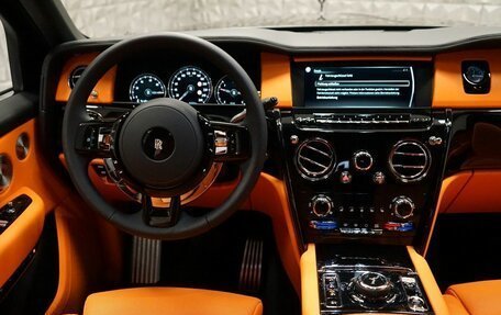 Rolls-Royce Cullinan, 2024 год, 47 000 000 рублей, 27 фотография