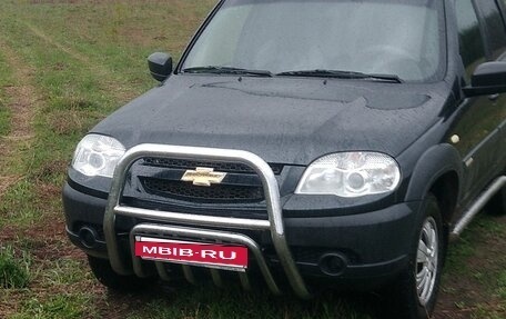 Chevrolet Niva I рестайлинг, 2017 год, 695 000 рублей, 2 фотография