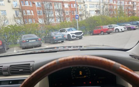 Toyota Crown Majesta, 2002 год, 1 450 000 рублей, 28 фотография