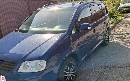 Volkswagen Touran III, 2004 год, 650 000 рублей, 3 фотография