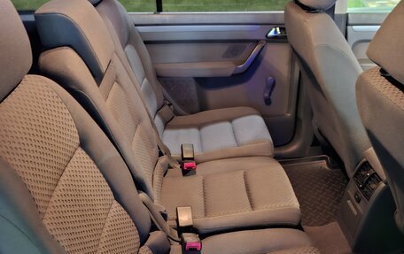 Volkswagen Touran III, 2004 год, 650 000 рублей, 18 фотография