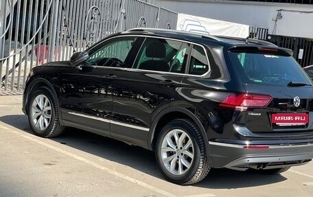 Volkswagen Tiguan II, 2018 год, 2 850 000 рублей, 2 фотография