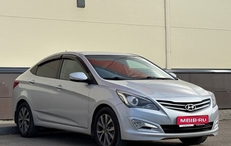 Hyundai Solaris II рестайлинг, 2015 год, 819 000 рублей, 1 фотография