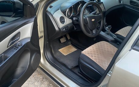 Chevrolet Cruze II, 2011 год, 780 000 рублей, 8 фотография