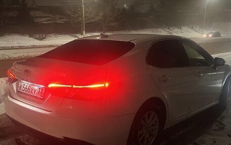 Toyota Camry, 2020 год, 1 800 000 рублей, 4 фотография