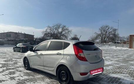 Hyundai Solaris II рестайлинг, 2011 год, 770 000 рублей, 3 фотография