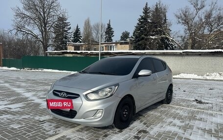 Hyundai Solaris II рестайлинг, 2011 год, 770 000 рублей, 4 фотография