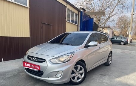Hyundai Solaris II рестайлинг, 2011 год, 770 000 рублей, 7 фотография