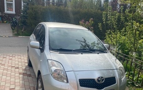 Toyota Yaris III рестайлинг, 2008 год, 600 000 рублей, 2 фотография
