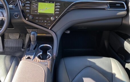 Toyota Camry, 2019 год, 3 660 000 рублей, 10 фотография