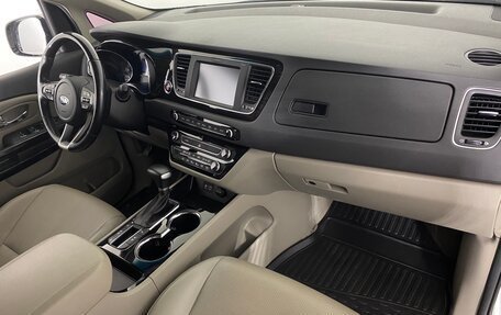 KIA Carnival III, 2018 год, 2 999 000 рублей, 13 фотография