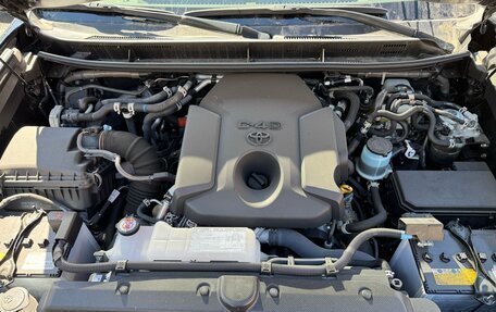 Toyota Land Cruiser Prado 150 рестайлинг 2, 2022 год, 7 990 000 рублей, 4 фотография