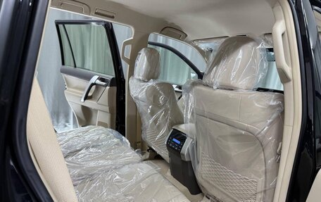 Toyota Land Cruiser Prado 150 рестайлинг 2, 2022 год, 7 990 000 рублей, 6 фотография