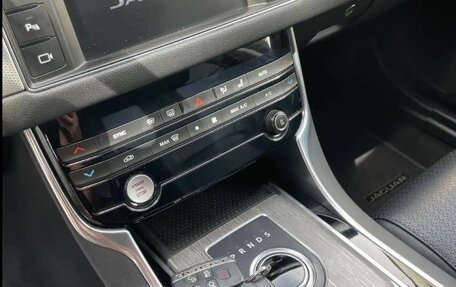 Jaguar XF II, 2016 год, 2 190 000 рублей, 28 фотография