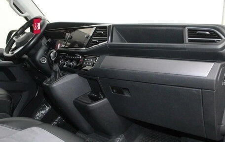 Volkswagen Multivan T6 рестайлинг, 2021 год, 5 300 000 рублей, 8 фотография