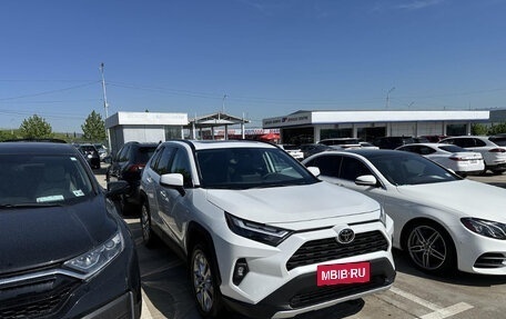 Toyota RAV4, 2024 год, 4 280 000 рублей, 2 фотография