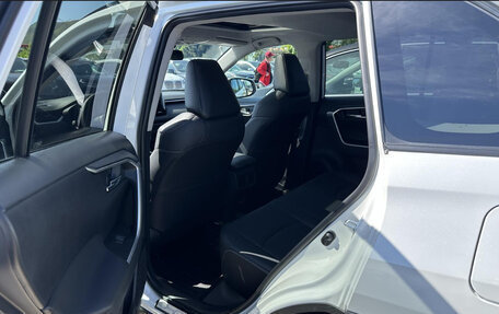 Toyota RAV4, 2024 год, 4 280 000 рублей, 7 фотография