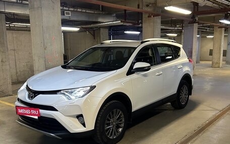 Toyota RAV4, 2019 год, 4 000 000 рублей, 2 фотография