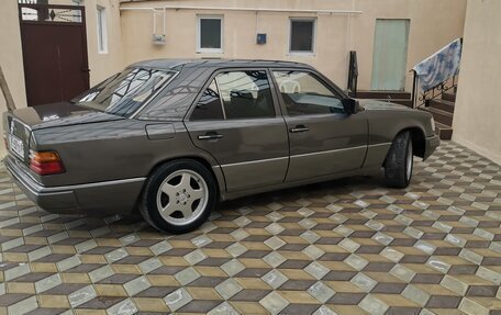 Mercedes-Benz E-Класс, 1992 год, 400 000 рублей, 3 фотография