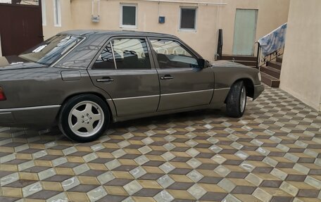 Mercedes-Benz E-Класс, 1992 год, 400 000 рублей, 5 фотография