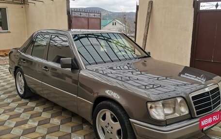 Mercedes-Benz E-Класс, 1992 год, 400 000 рублей, 6 фотография