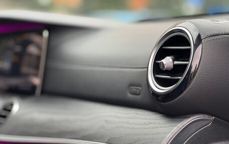 Mercedes-Benz E-Класс, 2019 год, 4 350 000 рублей, 26 фотография