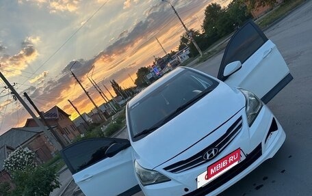 Hyundai Solaris II рестайлинг, 2015 год, 880 000 рублей, 2 фотография