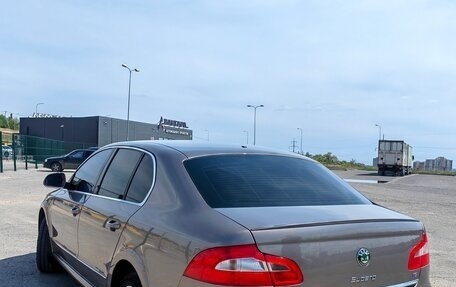 Skoda Superb III рестайлинг, 2011 год, 1 290 000 рублей, 3 фотография