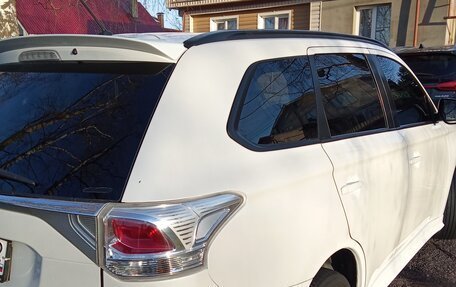 Mitsubishi Outlander III рестайлинг 3, 2014 год, 1 650 000 рублей, 2 фотография