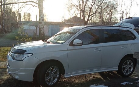 Mitsubishi Outlander III рестайлинг 3, 2014 год, 1 650 000 рублей, 5 фотография