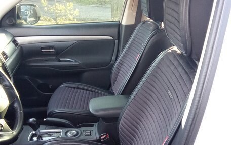 Mitsubishi Outlander III рестайлинг 3, 2014 год, 1 650 000 рублей, 8 фотография