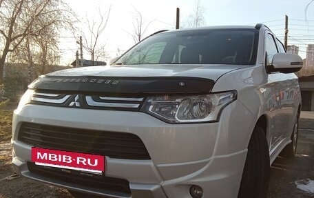Mitsubishi Outlander III рестайлинг 3, 2014 год, 1 650 000 рублей, 7 фотография