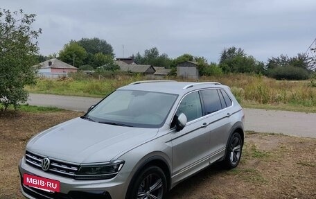Volkswagen Tiguan II, 2018 год, 2 600 000 рублей, 2 фотография