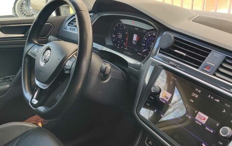 Volkswagen Tiguan II, 2018 год, 2 600 000 рублей, 10 фотография