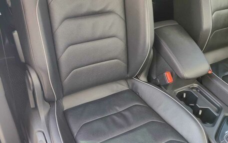 Volkswagen Tiguan II, 2018 год, 2 600 000 рублей, 16 фотография