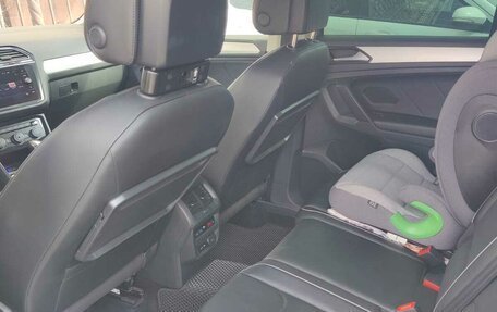 Volkswagen Tiguan II, 2018 год, 2 600 000 рублей, 11 фотография