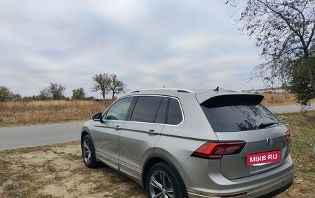 Volkswagen Tiguan II, 2018 год, 2 600 000 рублей, 3 фотография