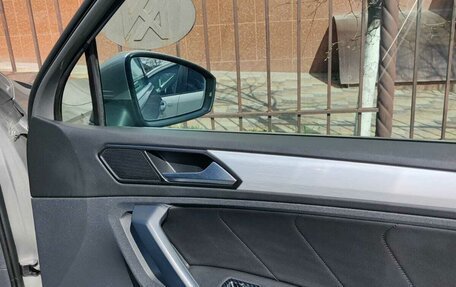Volkswagen Tiguan II, 2018 год, 2 600 000 рублей, 26 фотография