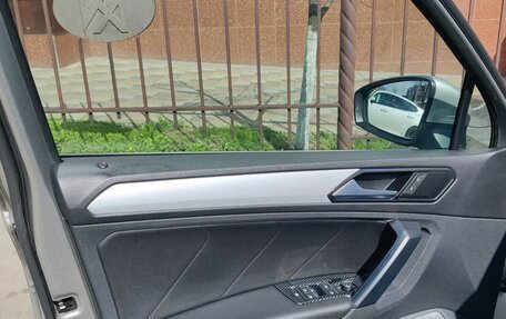 Volkswagen Tiguan II, 2018 год, 2 600 000 рублей, 21 фотография