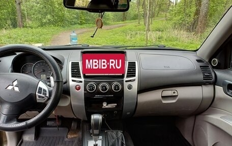 Mitsubishi Pajero Sport II рестайлинг, 2014 год, 1 800 000 рублей, 9 фотография