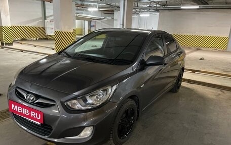 Hyundai Solaris II рестайлинг, 2011 год, 810 000 рублей, 2 фотография