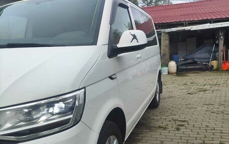 Volkswagen Caravelle T6 рестайлинг, 2017 год, 2 450 000 рублей, 2 фотография