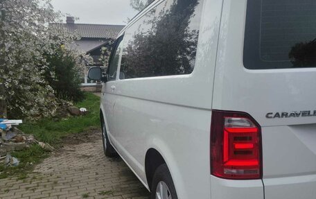 Volkswagen Caravelle T6 рестайлинг, 2017 год, 2 450 000 рублей, 6 фотография