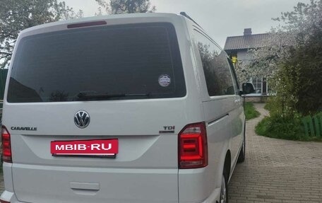 Volkswagen Caravelle T6 рестайлинг, 2017 год, 2 450 000 рублей, 4 фотография