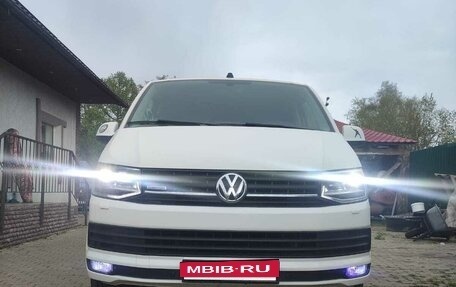 Volkswagen Caravelle T6 рестайлинг, 2017 год, 2 450 000 рублей, 3 фотография
