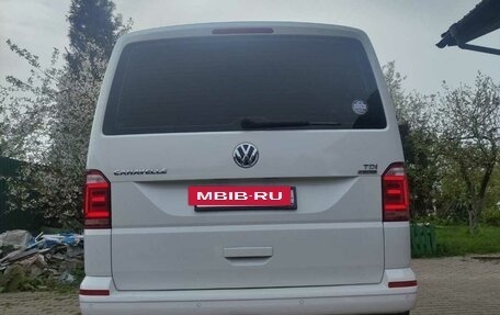 Volkswagen Caravelle T6 рестайлинг, 2017 год, 2 450 000 рублей, 5 фотография