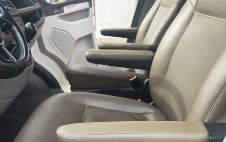 Volkswagen Caravelle T6 рестайлинг, 2017 год, 2 450 000 рублей, 11 фотография