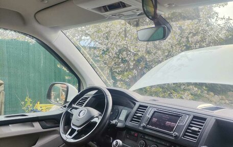 Volkswagen Caravelle T6 рестайлинг, 2017 год, 2 450 000 рублей, 24 фотография